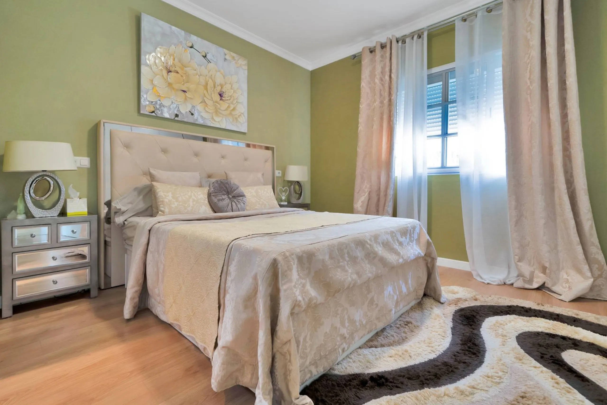 Located in the peaceful and sought-after area of Buenas Noches, just 2 minutes from the beach, this stunning property has been fully renovated using high-quality materials and refined contemporary design. Ideal as a family home or a second residence, it o