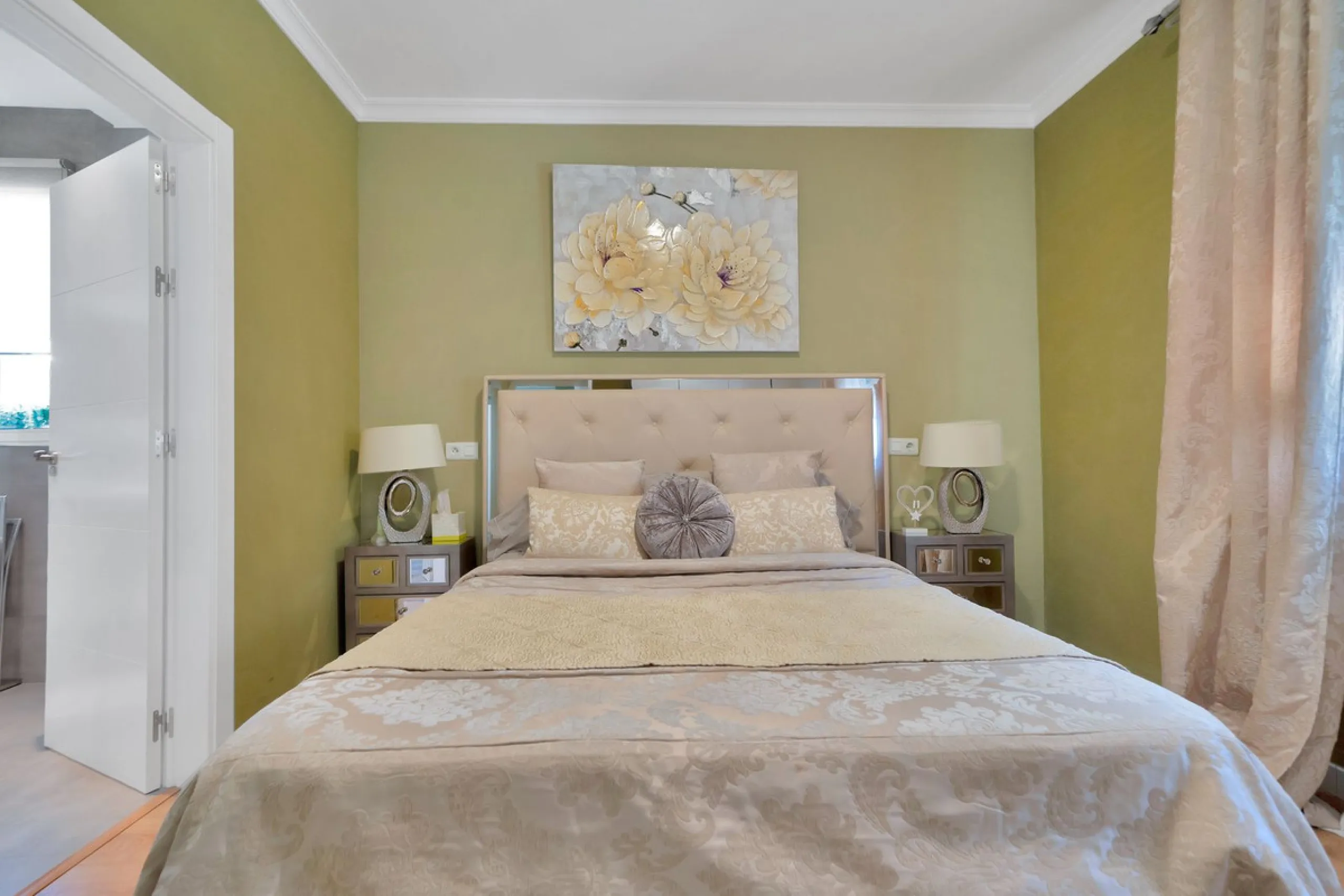 Located in the peaceful and sought-after area of Buenas Noches, just 2 minutes from the beach, this stunning property has been fully renovated using high-quality materials and refined contemporary design. Ideal as a family home or a second residence, it o