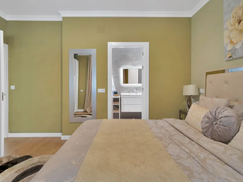 Located in the peaceful and sought-after area of Buenas Noches, just 2 minutes from the beach, this stunning property has been fully renovated using high-quality materials and refined contemporary design. Ideal as a family home or a second residence, it o