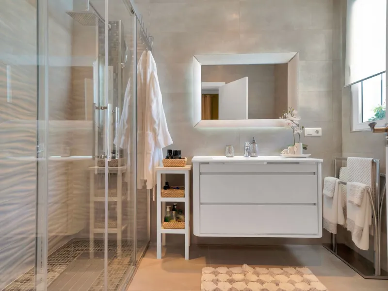 Located in the peaceful and sought-after area of Buenas Noches, just 2 minutes from the beach, this stunning property has been fully renovated using high-quality materials and refined contemporary design. Ideal as a family home or a second residence, it o