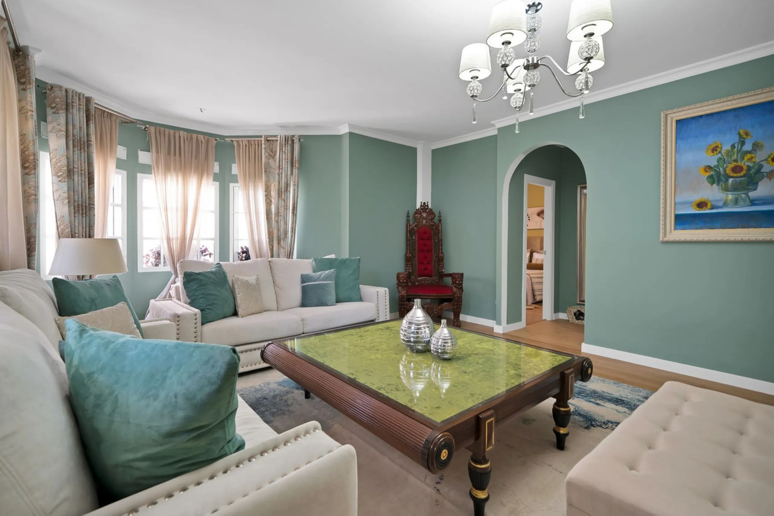 Located in the peaceful and sought-after area of Buenas Noches, just 2 minutes from the beach, this stunning property has been fully renovated using high-quality materials and refined contemporary design. Ideal as a family home or a second residence, it o