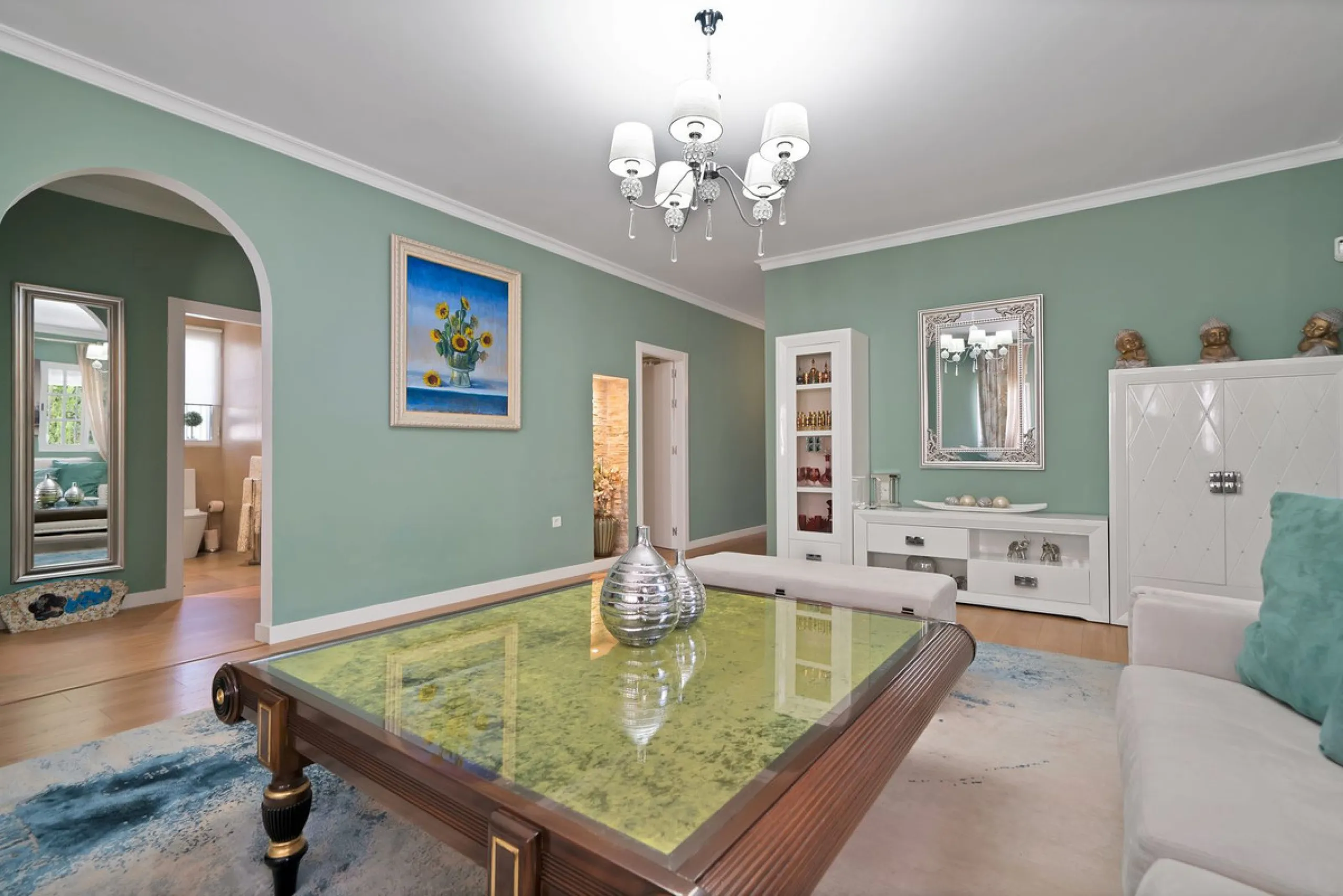 Located in the peaceful and sought-after area of Buenas Noches, just 2 minutes from the beach, this stunning property has been fully renovated using high-quality materials and refined contemporary design. Ideal as a family home or a second residence, it o
