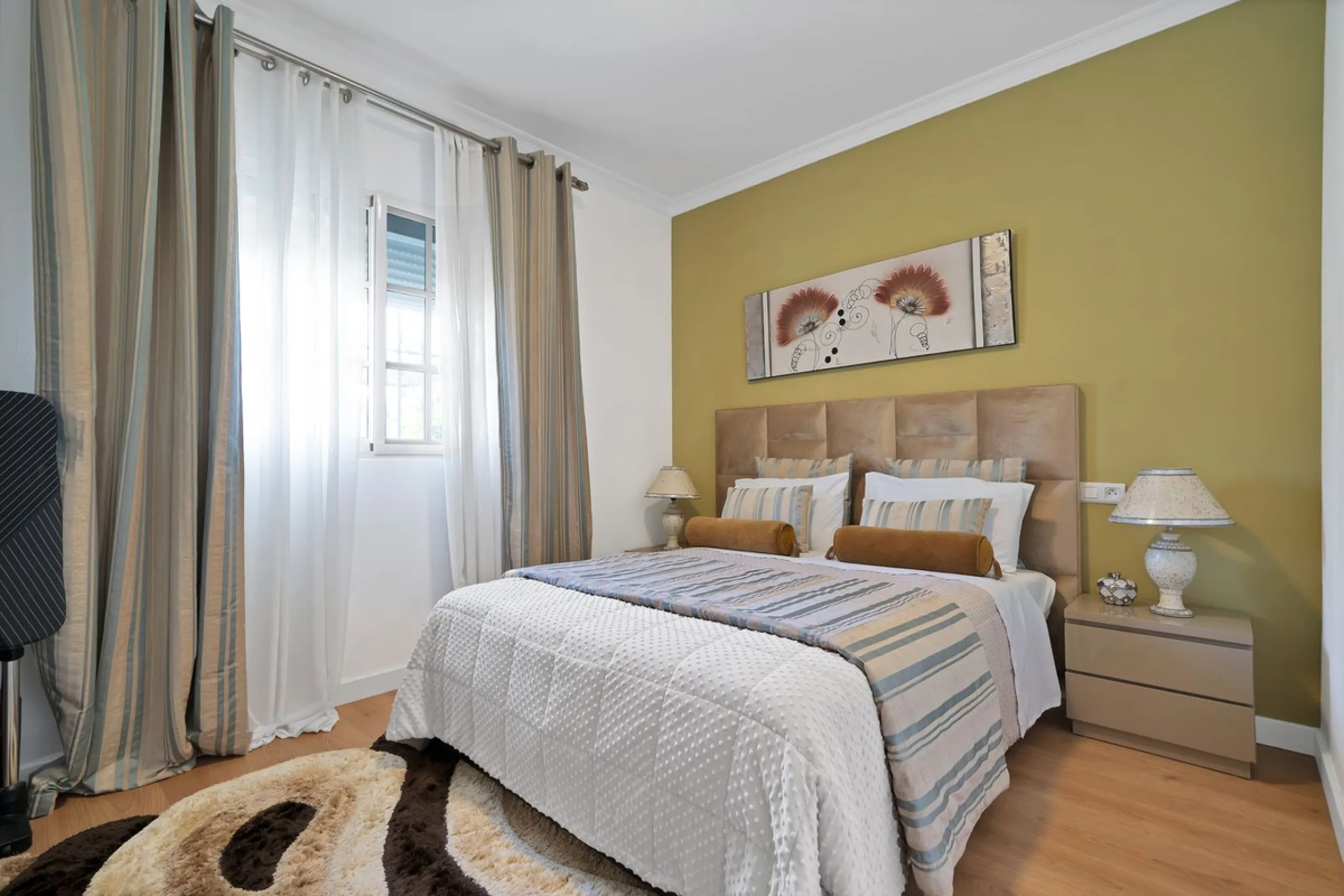 Located in the peaceful and sought-after area of Buenas Noches, just 2 minutes from the beach, this stunning property has been fully renovated using high-quality materials and refined contemporary design. Ideal as a family home or a second residence, it o