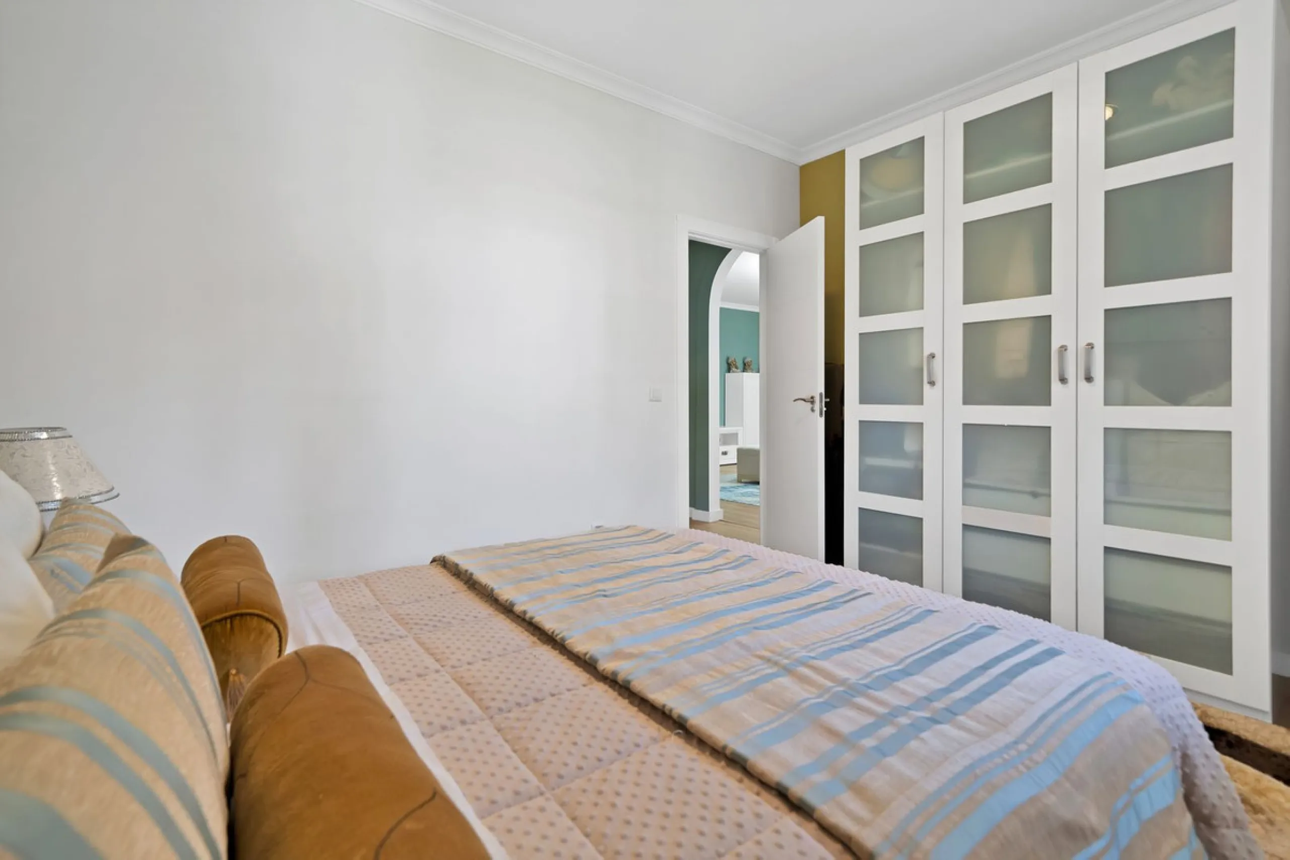 Located in the peaceful and sought-after area of Buenas Noches, just 2 minutes from the beach, this stunning property has been fully renovated using high-quality materials and refined contemporary design. Ideal as a family home or a second residence, it o