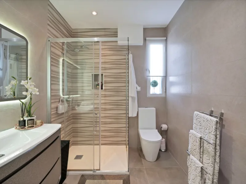 Located in the peaceful and sought-after area of Buenas Noches, just 2 minutes from the beach, this stunning property has been fully renovated using high-quality materials and refined contemporary design. Ideal as a family home or a second residence, it o