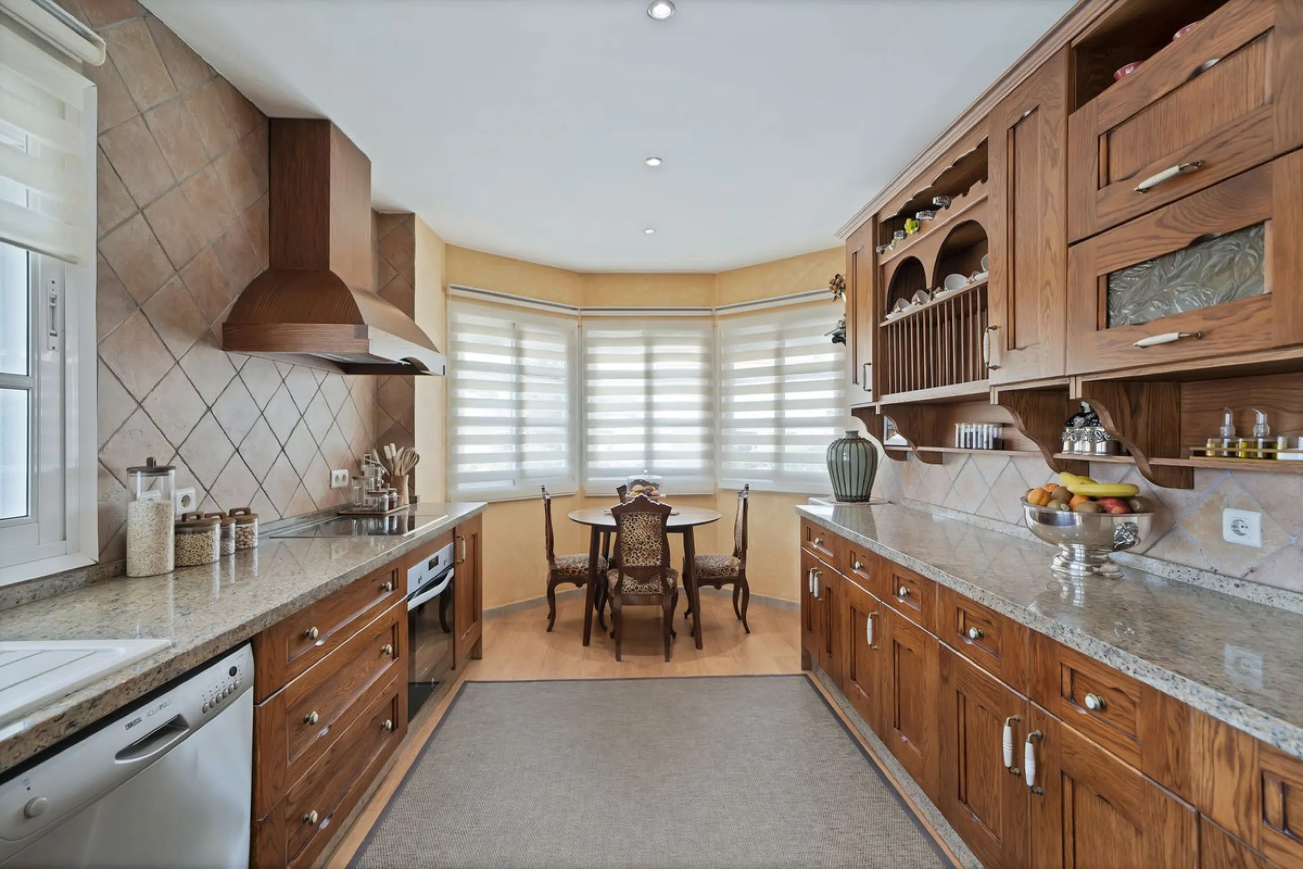 Located in the peaceful and sought-after area of Buenas Noches, just 2 minutes from the beach, this stunning property has been fully renovated using high-quality materials and refined contemporary design. Ideal as a family home or a second residence, it o