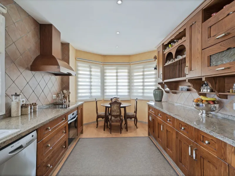 Located in the peaceful and sought-after area of Buenas Noches, just 2 minutes from the beach, this stunning property has been fully renovated using high-quality materials and refined contemporary design. Ideal as a family home or a second residence, it o