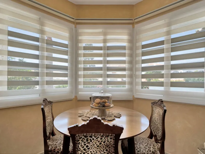 Located in the peaceful and sought-after area of Buenas Noches, just 2 minutes from the beach, this stunning property has been fully renovated using high-quality materials and refined contemporary design. Ideal as a family home or a second residence, it o