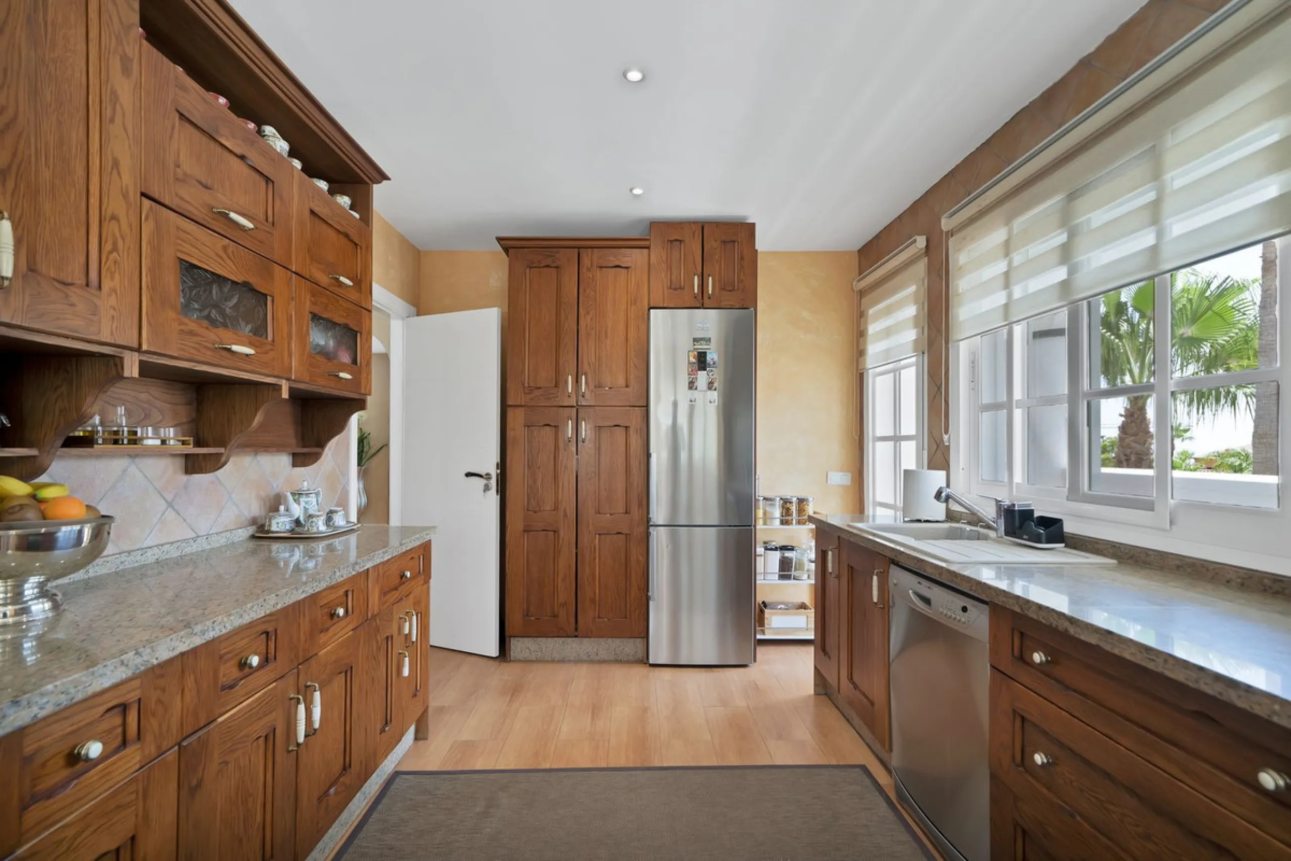 Located in the peaceful and sought-after area of Buenas Noches, just 2 minutes from the beach, this stunning property has been fully renovated using high-quality materials and refined contemporary design. Ideal as a family home or a second residence, it o