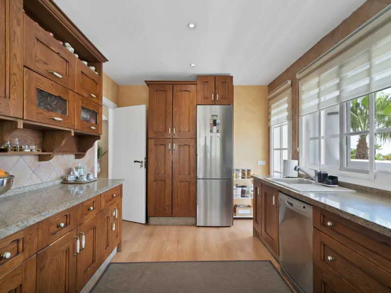 Located in the peaceful and sought-after area of Buenas Noches, just 2 minutes from the beach, this stunning property has been fully renovated using high-quality materials and refined contemporary design. Ideal as a family home or a second residence, it o