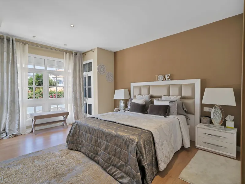 Located in the peaceful and sought-after area of Buenas Noches, just 2 minutes from the beach, this stunning property has been fully renovated using high-quality materials and refined contemporary design. Ideal as a family home or a second residence, it o
