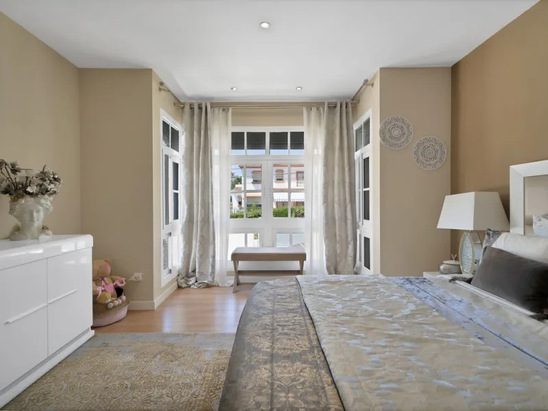 Located in the peaceful and sought-after area of Buenas Noches, just 2 minutes from the beach, this stunning property has been fully renovated using high-quality materials and refined contemporary design. Ideal as a family home or a second residence, it o