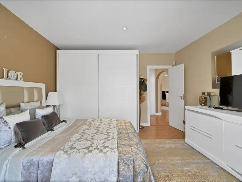 Located in the peaceful and sought-after area of Buenas Noches, just 2 minutes from the beach, this stunning property has been fully renovated using high-quality materials and refined contemporary design. Ideal as a family home or a second residence, it o