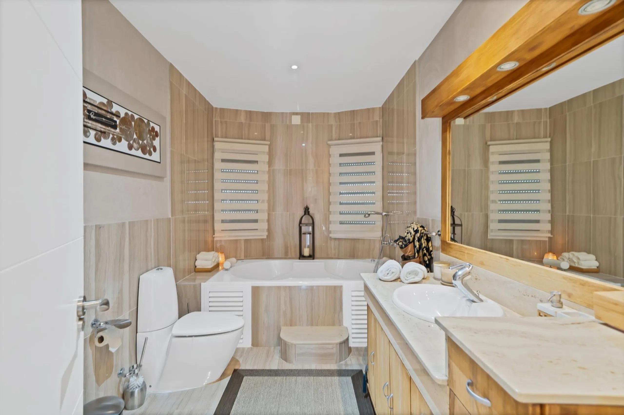 Located in the peaceful and sought-after area of Buenas Noches, just 2 minutes from the beach, this stunning property has been fully renovated using high-quality materials and refined contemporary design. Ideal as a family home or a second residence, it o