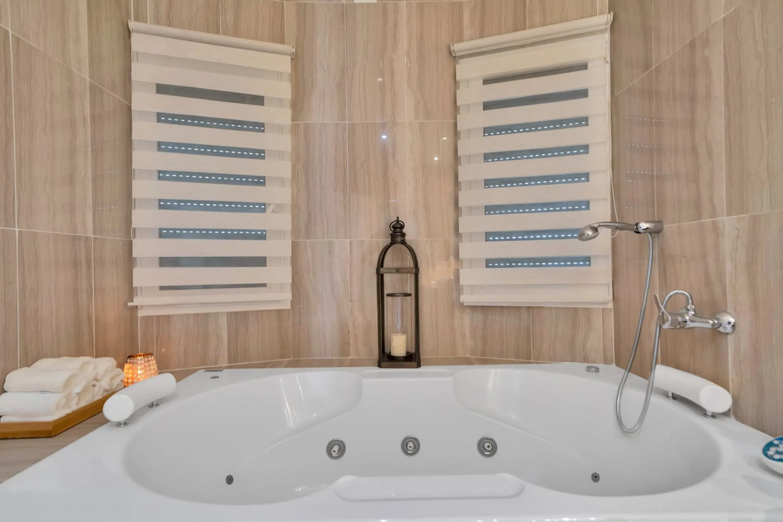 Located in the peaceful and sought-after area of Buenas Noches, just 2 minutes from the beach, this stunning property has been fully renovated using high-quality materials and refined contemporary design. Ideal as a family home or a second residence, it o