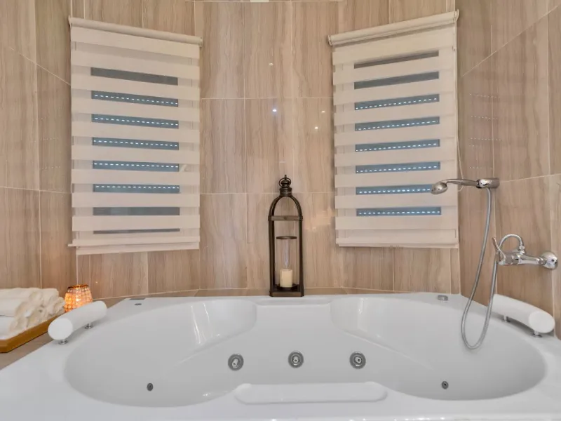 Located in the peaceful and sought-after area of Buenas Noches, just 2 minutes from the beach, this stunning property has been fully renovated using high-quality materials and refined contemporary design. Ideal as a family home or a second residence, it o