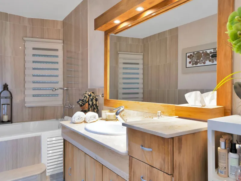Located in the peaceful and sought-after area of Buenas Noches, just 2 minutes from the beach, this stunning property has been fully renovated using high-quality materials and refined contemporary design. Ideal as a family home or a second residence, it o