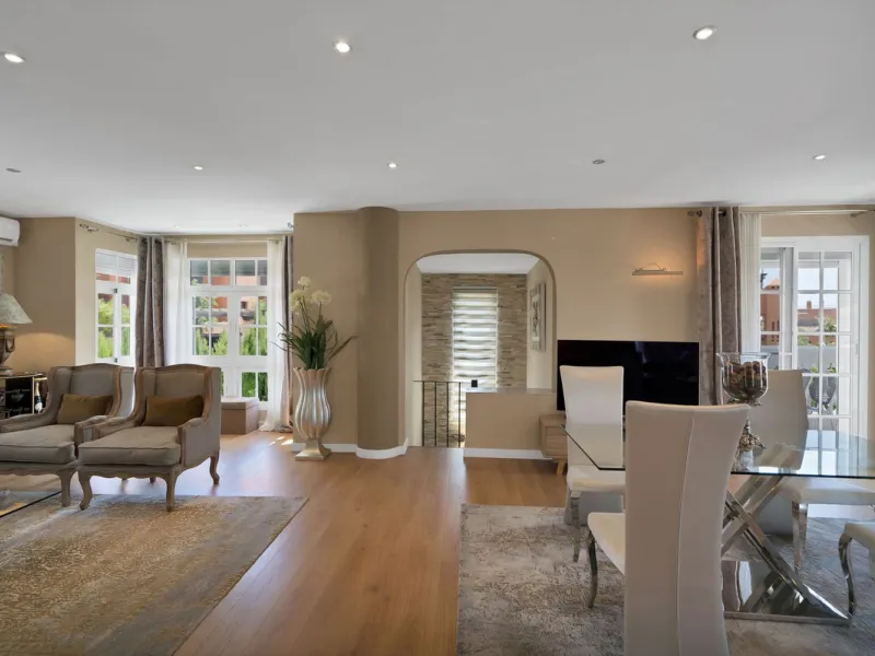 Located in the peaceful and sought-after area of Buenas Noches, just 2 minutes from the beach, this stunning property has been fully renovated using high-quality materials and refined contemporary design. Ideal as a family home or a second residence, it o