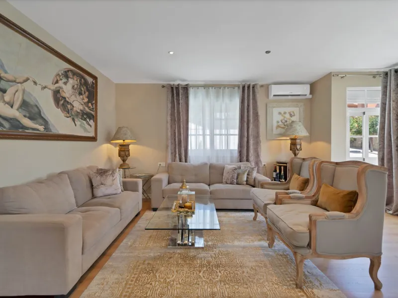 Located in the peaceful and sought-after area of Buenas Noches, just 2 minutes from the beach, this stunning property has been fully renovated using high-quality materials and refined contemporary design. Ideal as a family home or a second residence, it o