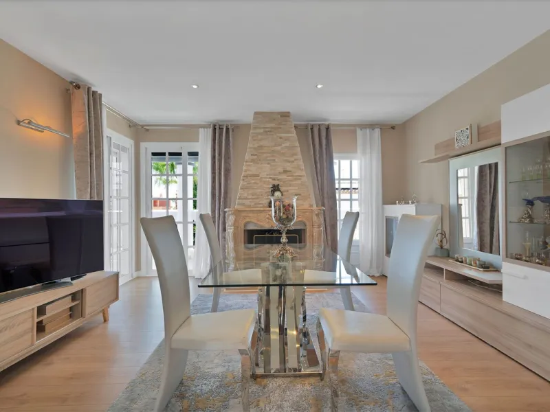 Located in the peaceful and sought-after area of Buenas Noches, just 2 minutes from the beach, this stunning property has been fully renovated using high-quality materials and refined contemporary design. Ideal as a family home or a second residence, it o