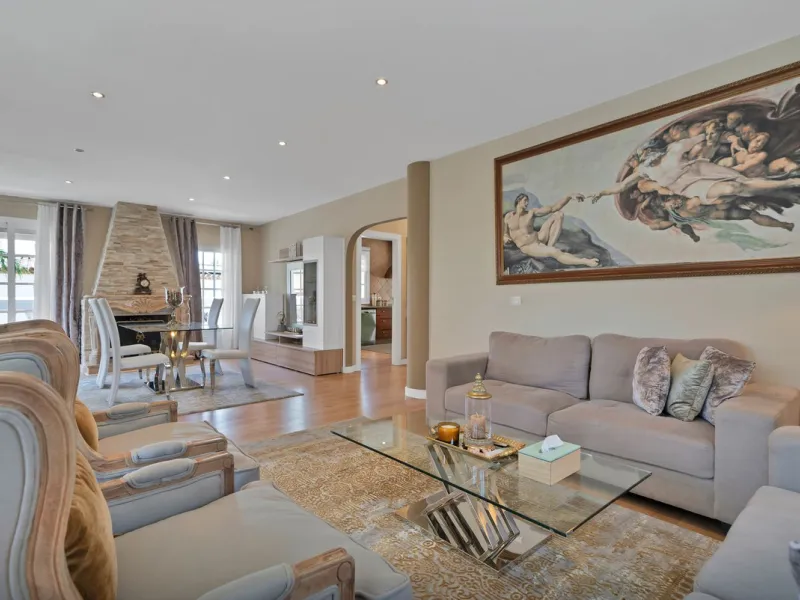 Located in the peaceful and sought-after area of Buenas Noches, just 2 minutes from the beach, this stunning property has been fully renovated using high-quality materials and refined contemporary design. Ideal as a family home or a second residence, it o