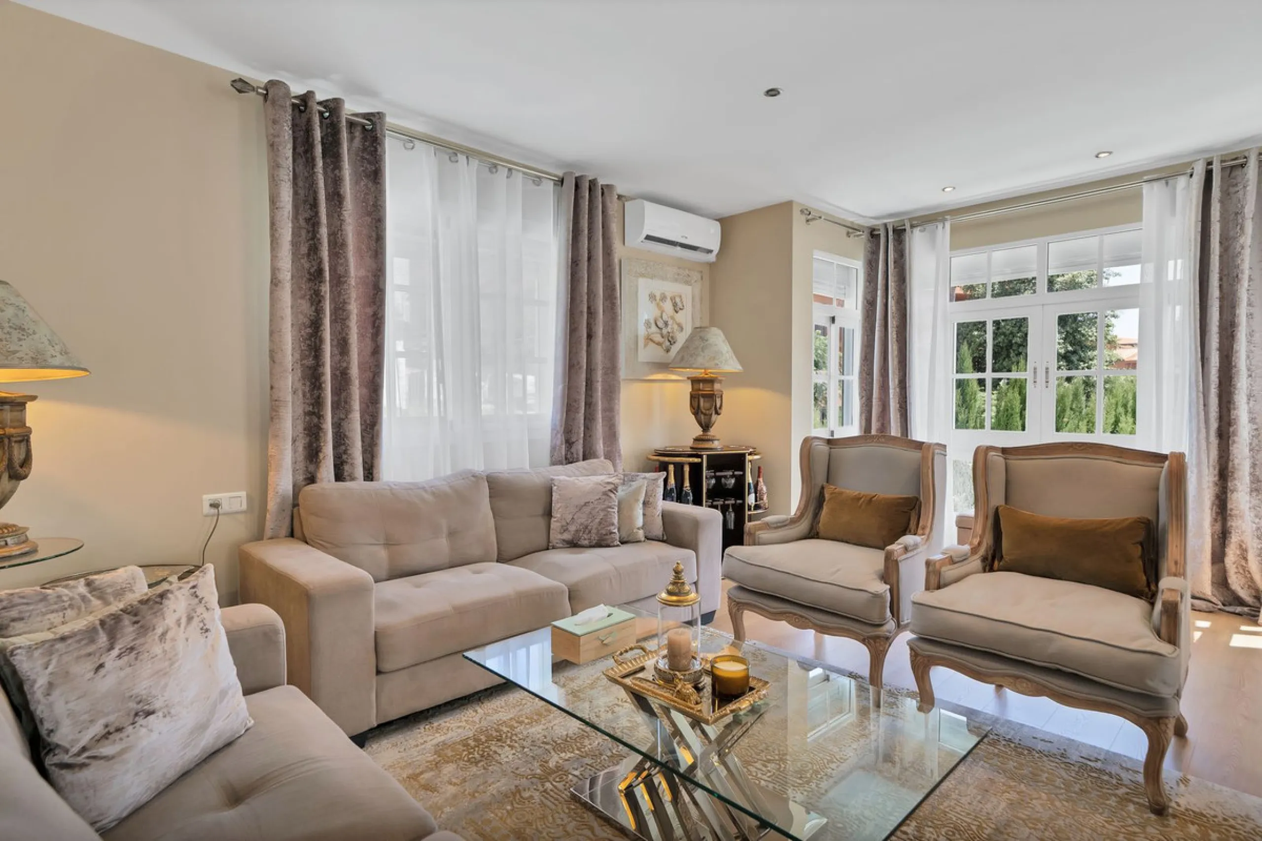 Located in the peaceful and sought-after area of Buenas Noches, just 2 minutes from the beach, this stunning property has been fully renovated using high-quality materials and refined contemporary design. Ideal as a family home or a second residence, it o