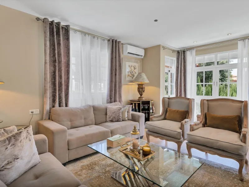 Located in the peaceful and sought-after area of Buenas Noches, just 2 minutes from the beach, this stunning property has been fully renovated using high-quality materials and refined contemporary design. Ideal as a family home or a second residence, it o
