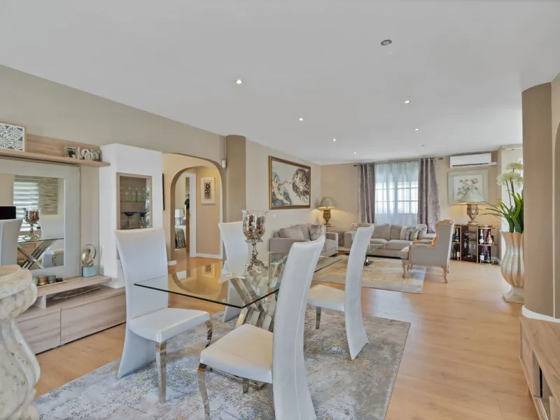 Located in the peaceful and sought-after area of Buenas Noches, just 2 minutes from the beach, this stunning property has been fully renovated using high-quality materials and refined contemporary design. Ideal as a family home or a second residence, it o