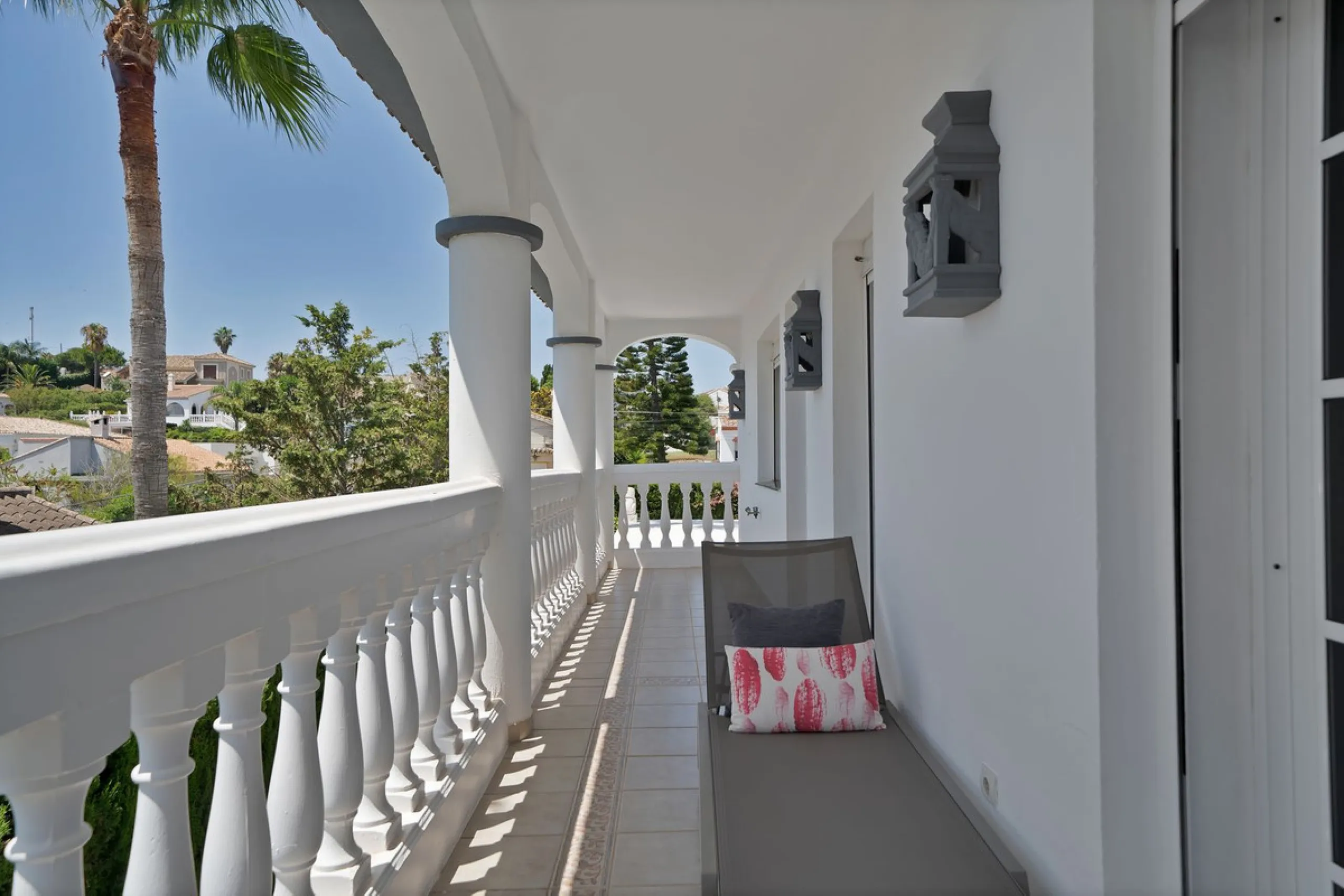 Located in the peaceful and sought-after area of Buenas Noches, just 2 minutes from the beach, this stunning property has been fully renovated using high-quality materials and refined contemporary design. Ideal as a family home or a second residence, it o