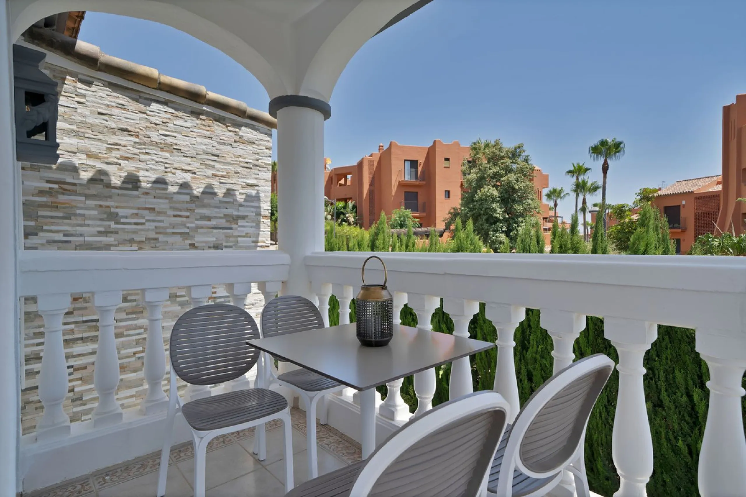 Located in the peaceful and sought-after area of Buenas Noches, just 2 minutes from the beach, this stunning property has been fully renovated using high-quality materials and refined contemporary design. Ideal as a family home or a second residence, it o