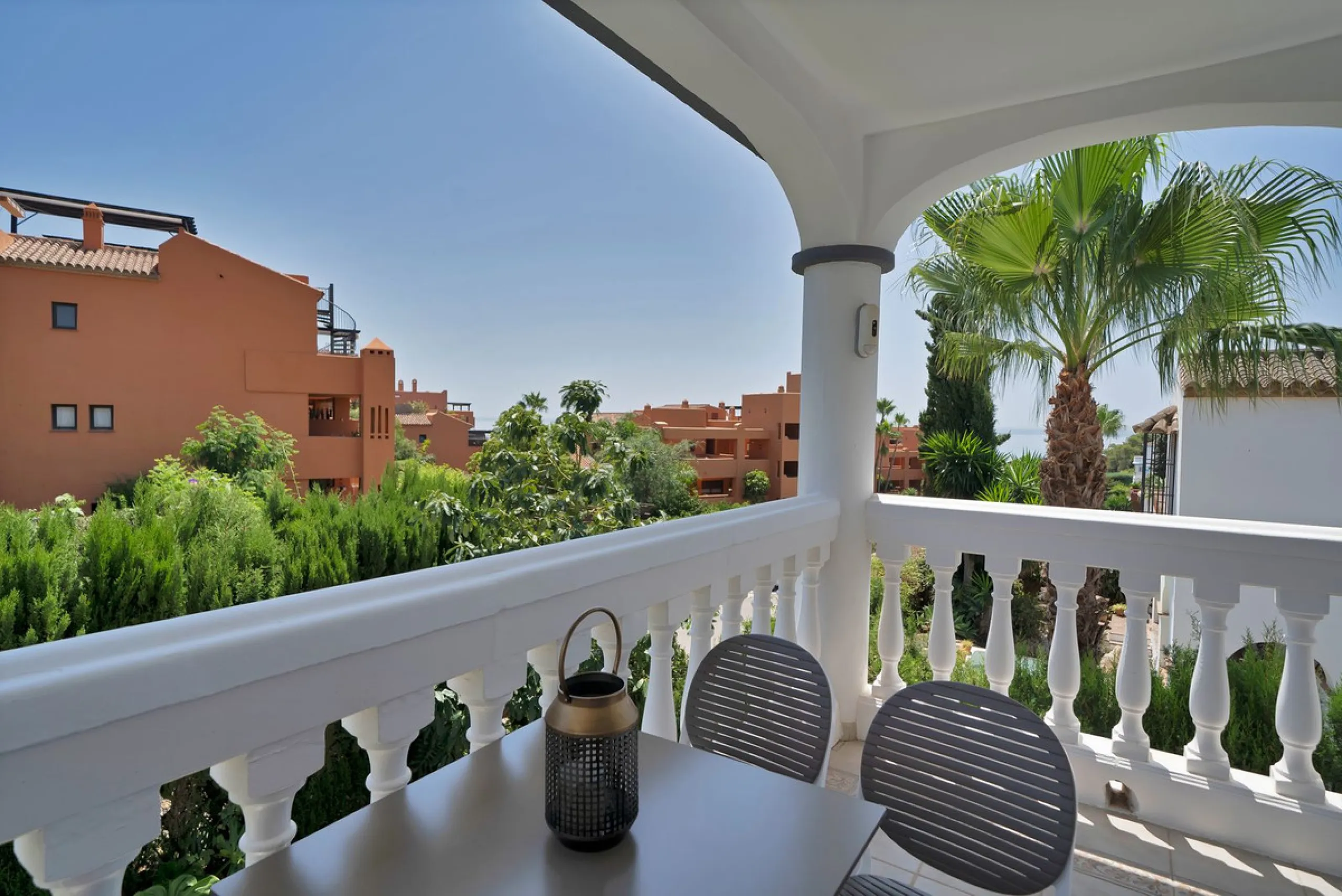 Located in the peaceful and sought-after area of Buenas Noches, just 2 minutes from the beach, this stunning property has been fully renovated using high-quality materials and refined contemporary design. Ideal as a family home or a second residence, it o