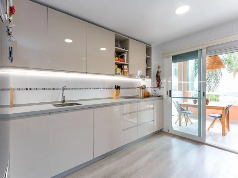 Located in the sought-after residential area of Cerro del Águila on Mijas Costa, this beautifully presented detached corner villa offers a unique combination of privacy, open views, and exceptional comfort. Enjoy uninterrupted panoramic vistas across the 