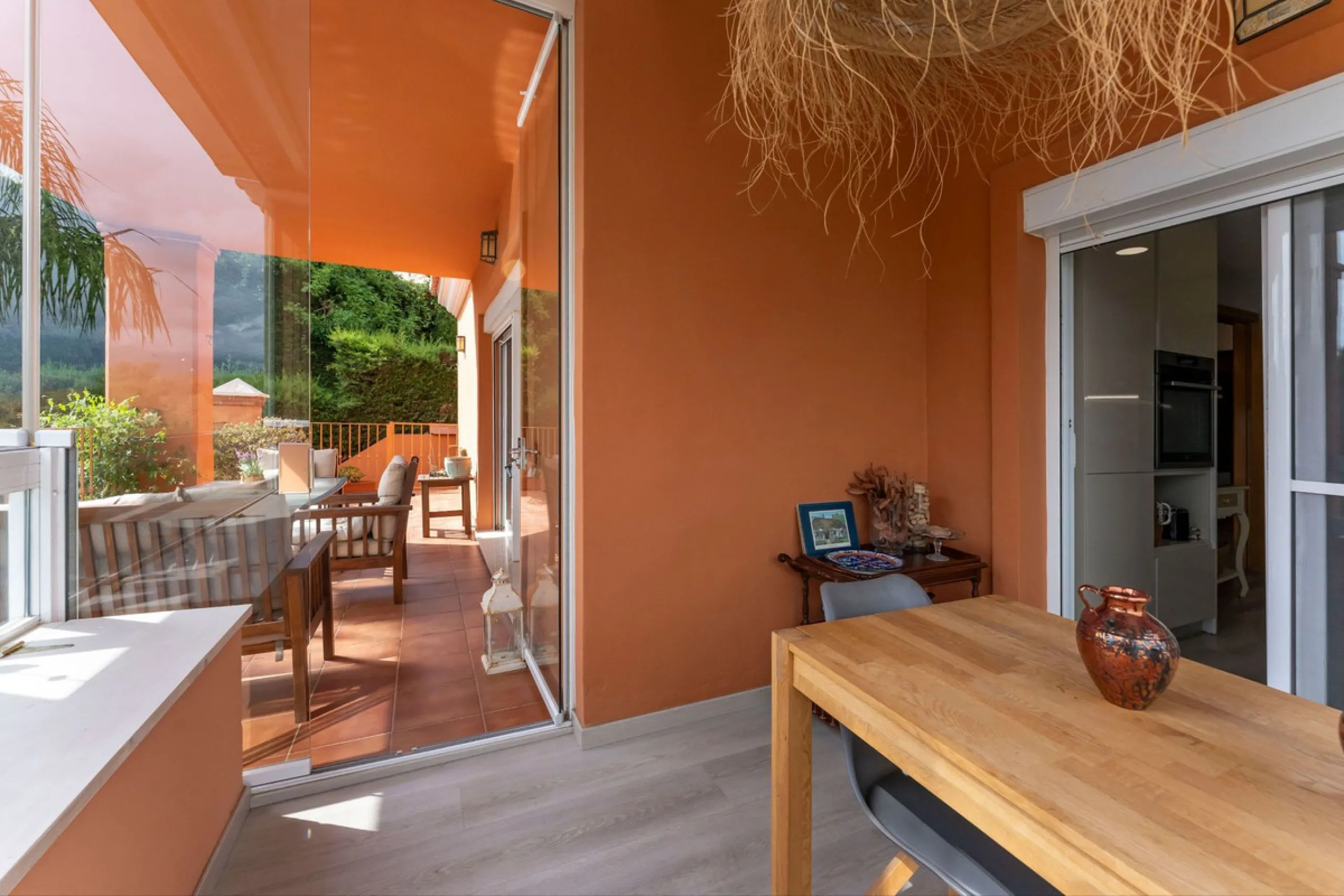 Located in the sought-after residential area of Cerro del Águila on Mijas Costa, this beautifully presented detached corner villa offers a unique combination of privacy, open views, and exceptional comfort. Enjoy uninterrupted panoramic vistas across the 