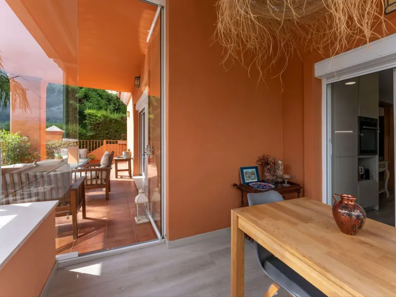 Located in the sought-after residential area of Cerro del Águila on Mijas Costa, this beautifully presented detached corner villa offers a unique combination of privacy, open views, and exceptional comfort. Enjoy uninterrupted panoramic vistas across the 
