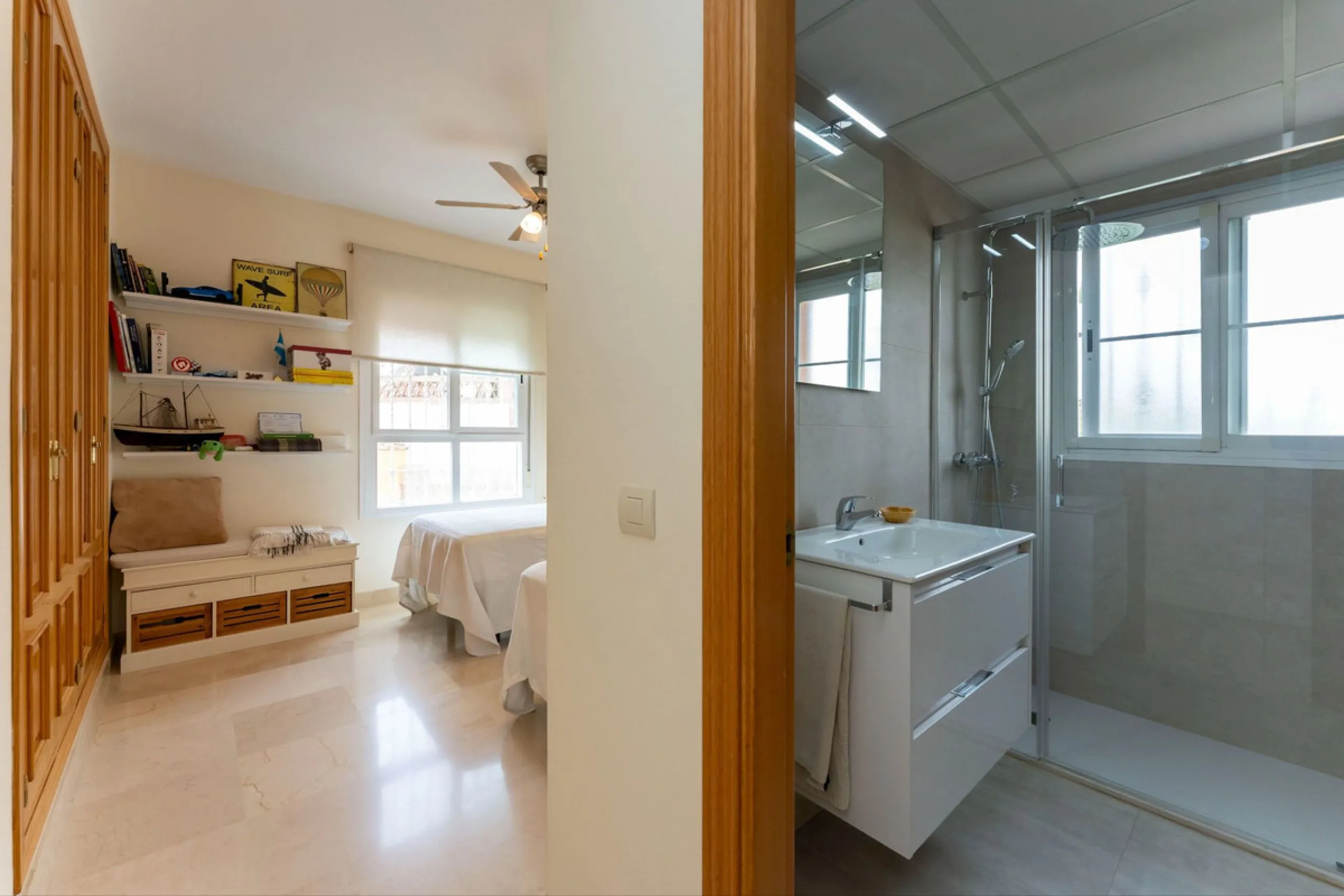 Located in the sought-after residential area of Cerro del Águila on Mijas Costa, this beautifully presented detached corner villa offers a unique combination of privacy, open views, and exceptional comfort. Enjoy uninterrupted panoramic vistas across the 
