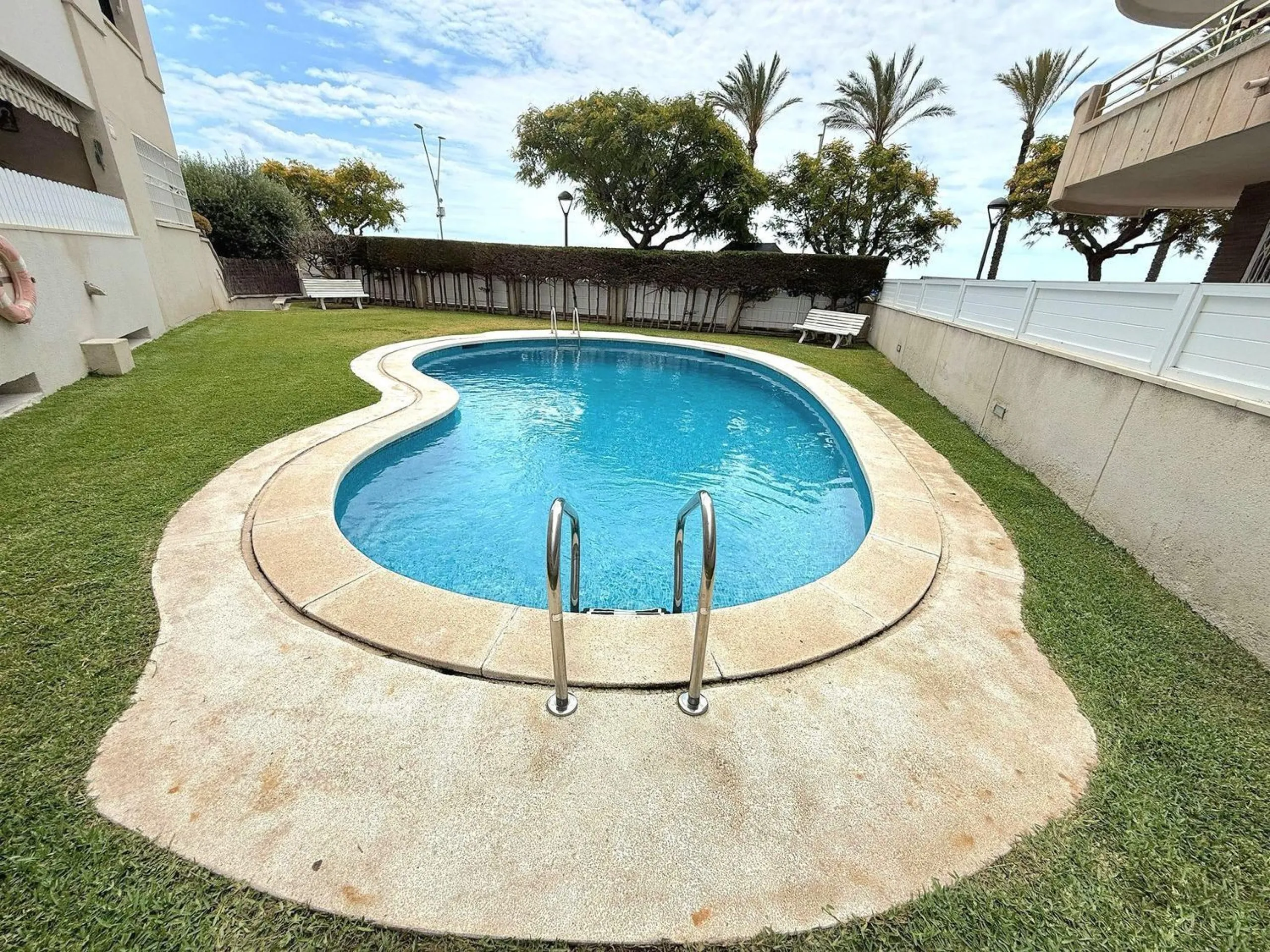 Exclusivo apartamento reformado en primera línea de mar en Calafell