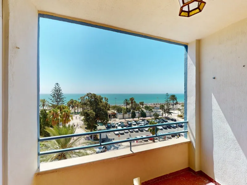 Discover this exceptional 3-bedroom apartment located on one of Torre del Mars main streets, just steps from the beach. This frontline property offers stunning panoramic sea views from all three bedrooms, with two featuring built-in wardrobes for added co