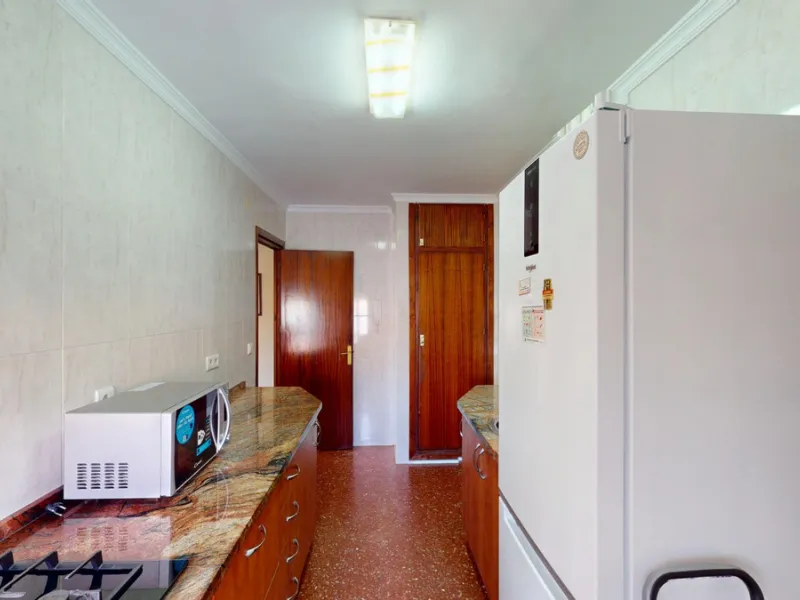 Discover this exceptional 3-bedroom apartment located on one of Torre del Mars main streets, just steps from the beach. This frontline property offers stunning panoramic sea views from all three bedrooms, with two featuring built-in wardrobes for added co