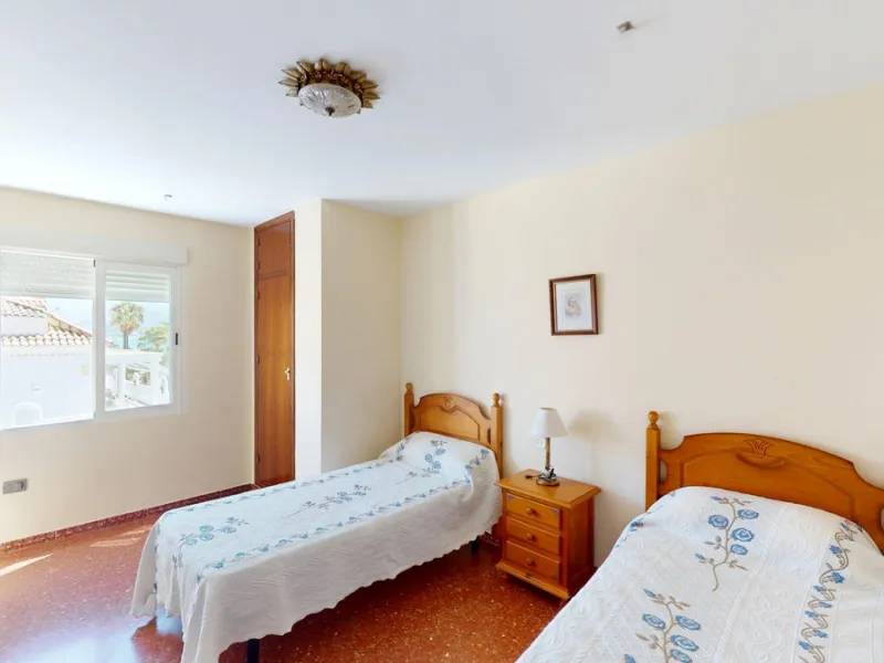 Discover this exceptional 3-bedroom apartment located on one of Torre del Mars main streets, just steps from the beach. This frontline property offers stunning panoramic sea views from all three bedrooms, with two featuring built-in wardrobes for added co