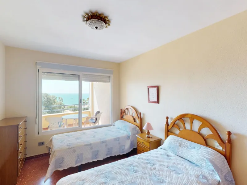 Discover this exceptional 3-bedroom apartment located on one of Torre del Mars main streets, just steps from the beach. This frontline property offers stunning panoramic sea views from all three bedrooms, with two featuring built-in wardrobes for added co