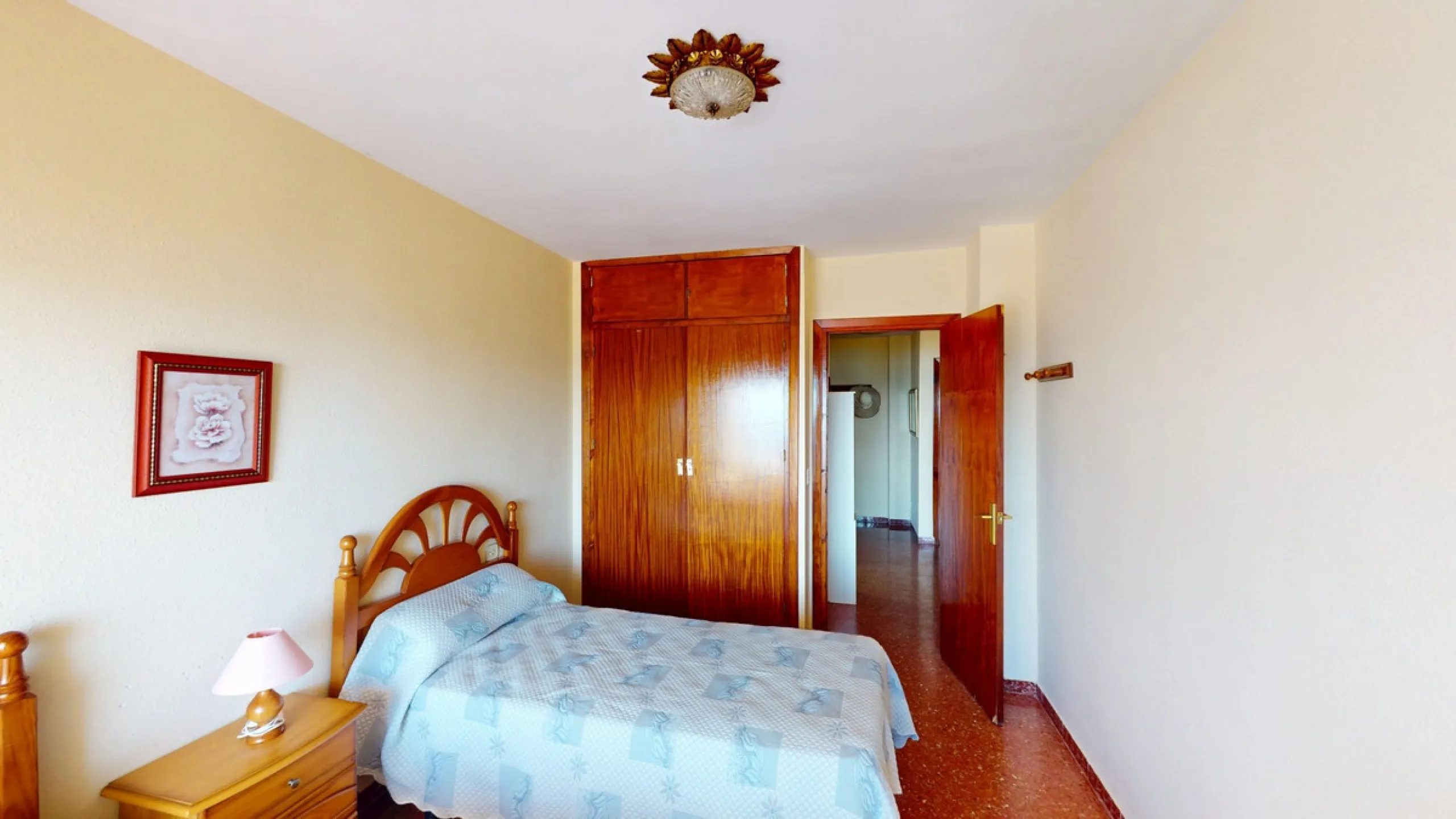 Discover this exceptional 3-bedroom apartment located on one of Torre del Mars main streets, just steps from the beach. This frontline property offers stunning panoramic sea views from all three bedrooms, with two featuring built-in wardrobes for added co