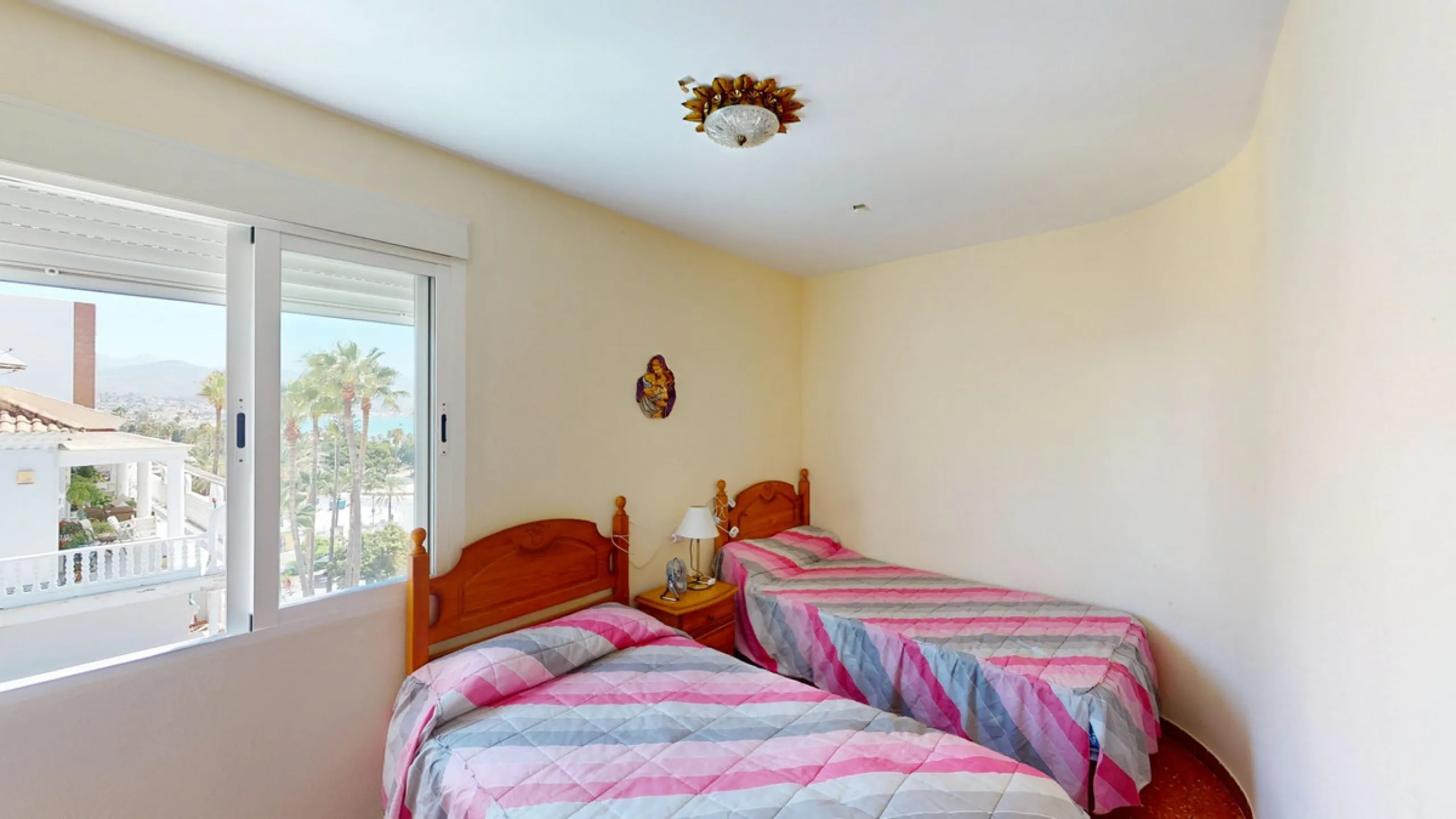 Discover this exceptional 3-bedroom apartment located on one of Torre del Mars main streets, just steps from the beach. This frontline property offers stunning panoramic sea views from all three bedrooms, with two featuring built-in wardrobes for added co