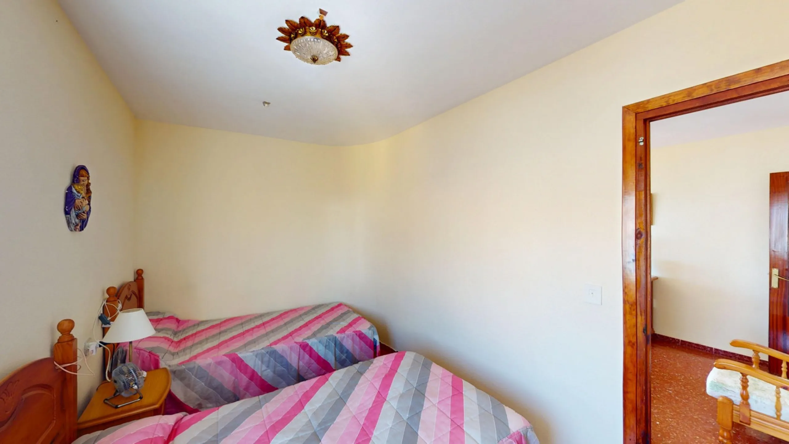 Discover this exceptional 3-bedroom apartment located on one of Torre del Mars main streets, just steps from the beach. This frontline property offers stunning panoramic sea views from all three bedrooms, with two featuring built-in wardrobes for added co