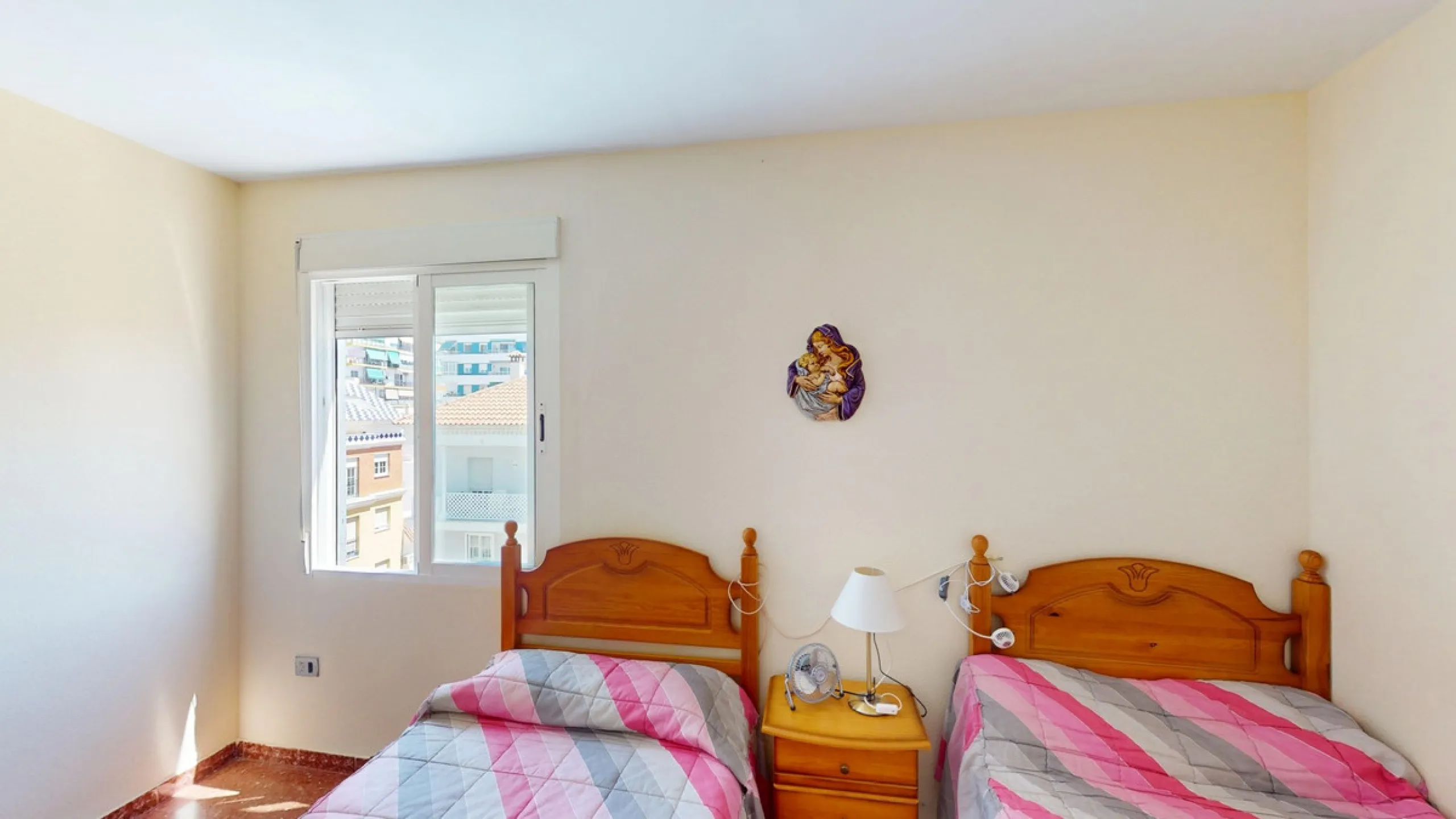 Discover this exceptional 3-bedroom apartment located on one of Torre del Mars main streets, just steps from the beach. This frontline property offers stunning panoramic sea views from all three bedrooms, with two featuring built-in wardrobes for added co