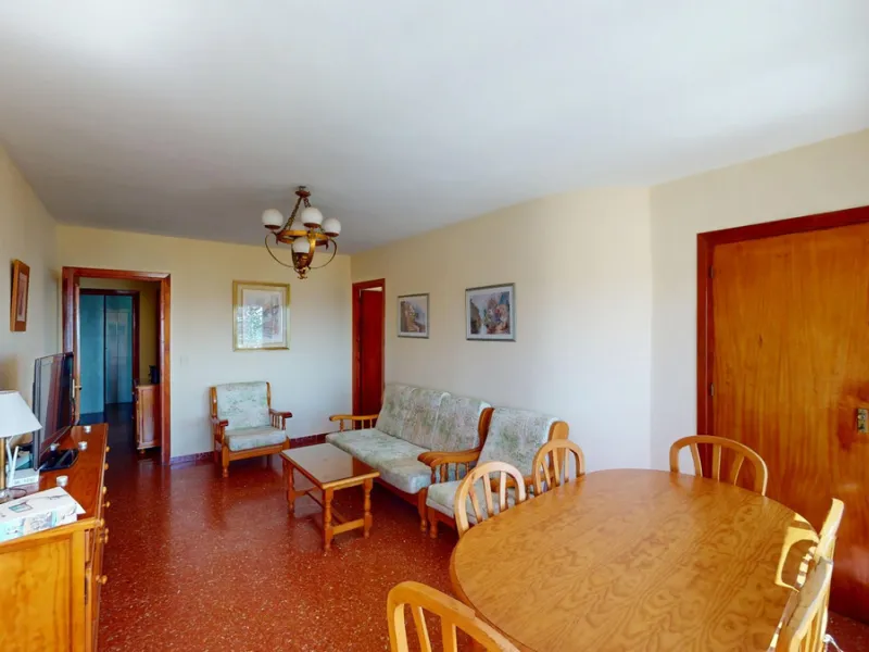 Discover this exceptional 3-bedroom apartment located on one of Torre del Mars main streets, just steps from the beach. This frontline property offers stunning panoramic sea views from all three bedrooms, with two featuring built-in wardrobes for added co