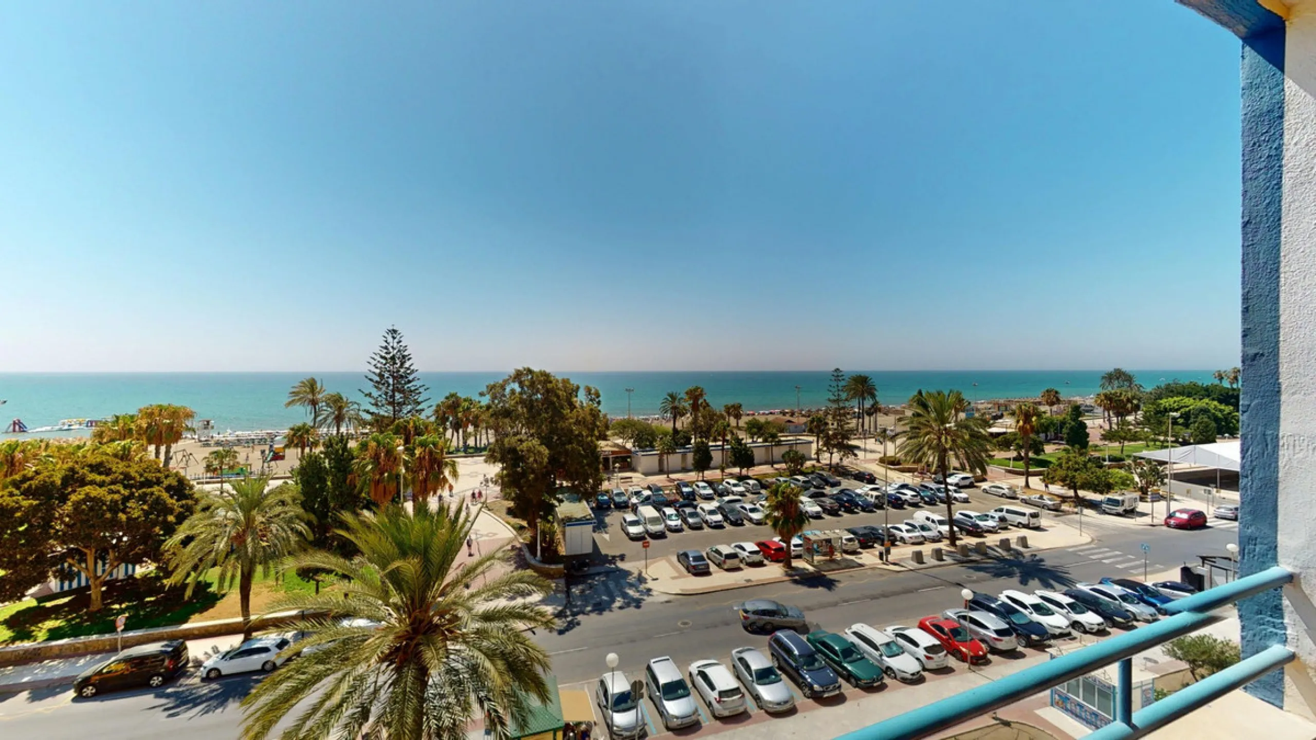Discover this exceptional 3-bedroom apartment located on one of Torre del Mars main streets, just steps from the beach. This frontline property offers stunning panoramic sea views from all three bedrooms, with two featuring built-in wardrobes for added co
