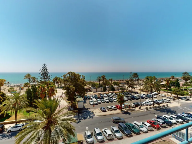 Discover this exceptional 3-bedroom apartment located on one of Torre del Mars main streets, just steps from the beach. This frontline property offers stunning panoramic sea views from all three bedrooms, with two featuring built-in wardrobes for added co