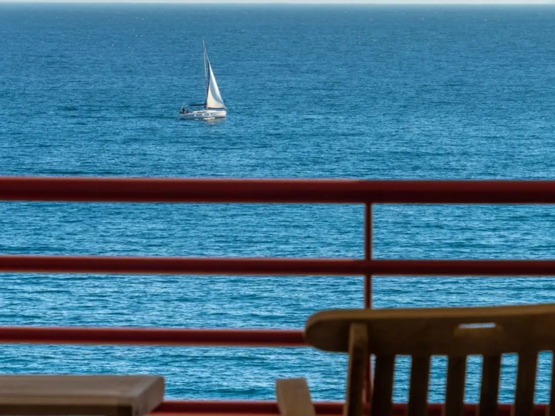 Beeindruckende Strand-Wohnung mit 3 Schlafzimmern in erstklassiger Lage Torrequebrada, mit weitreichendem und ungehindertem Blick auf das Mittelmeer