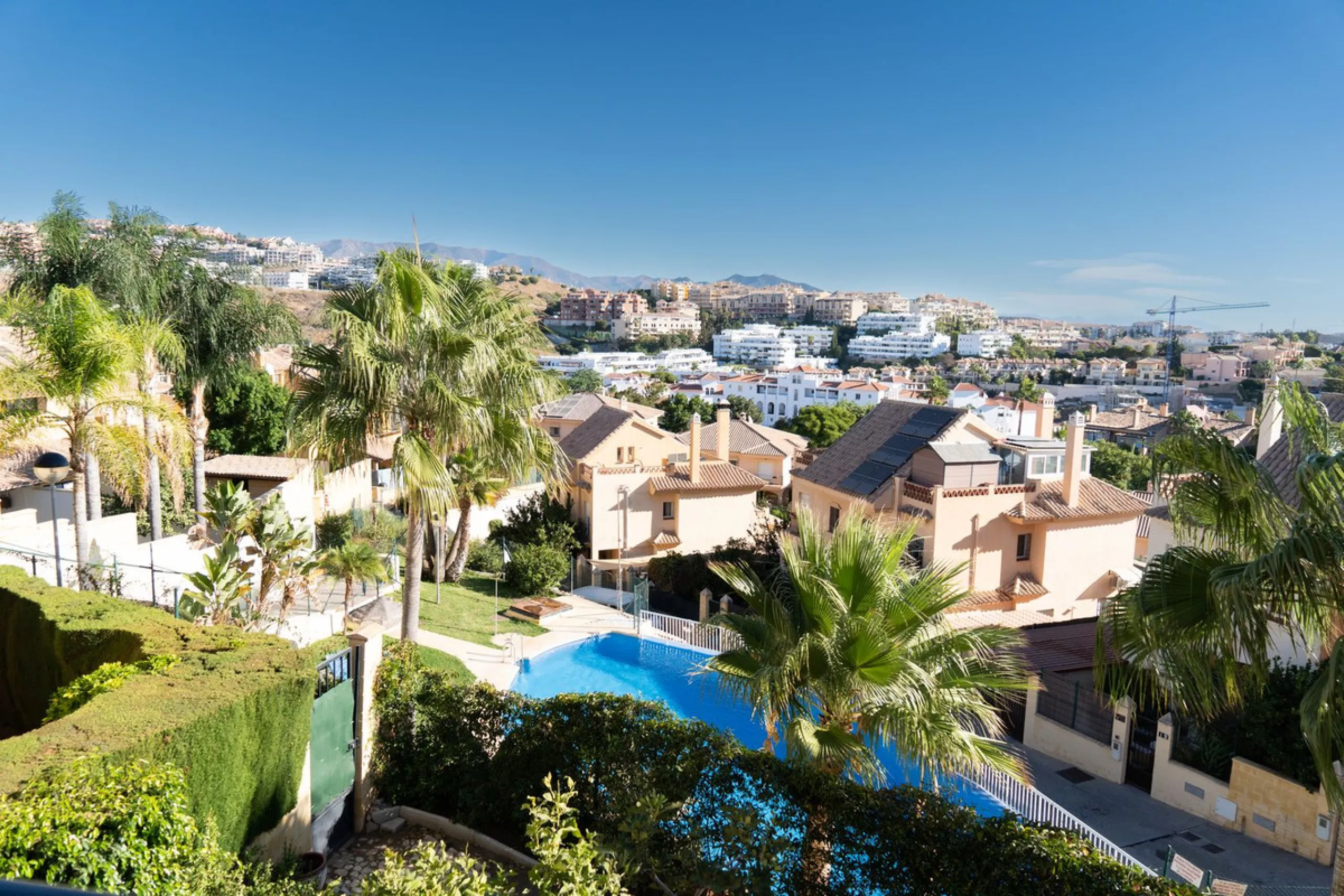 Discover your new home in this charming semi-detached villa! This property has 3 spacious bedrooms and 3 bathrooms, perfect for enjoying the comfort and space you've always wanted. The house offers a cosy private garden where you can relax and enjoy the o