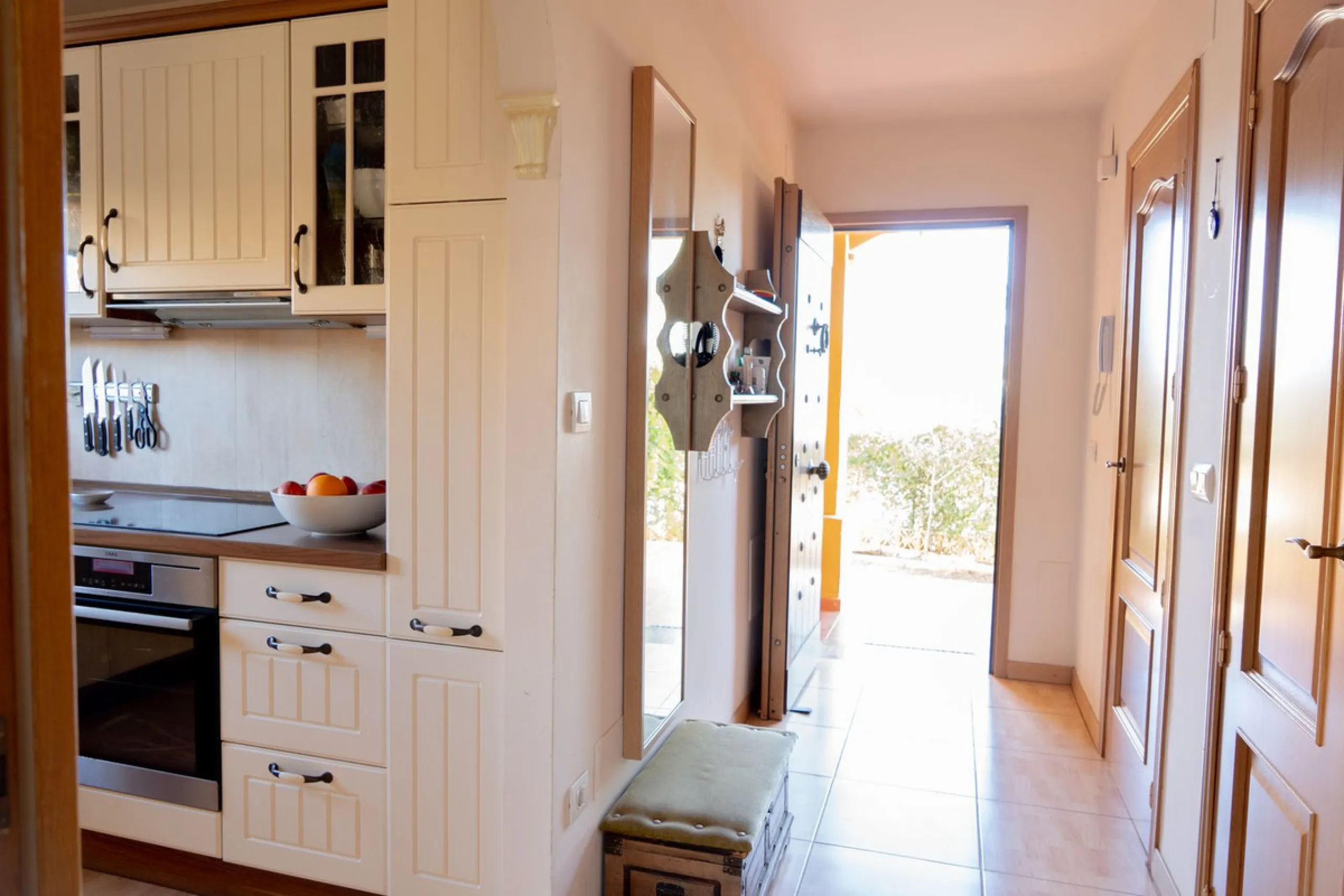 Discover your new home in this charming semi-detached villa! This property has 3 spacious bedrooms and 3 bathrooms, perfect for enjoying the comfort and space you've always wanted. The house offers a cosy private garden where you can relax and enjoy the o
